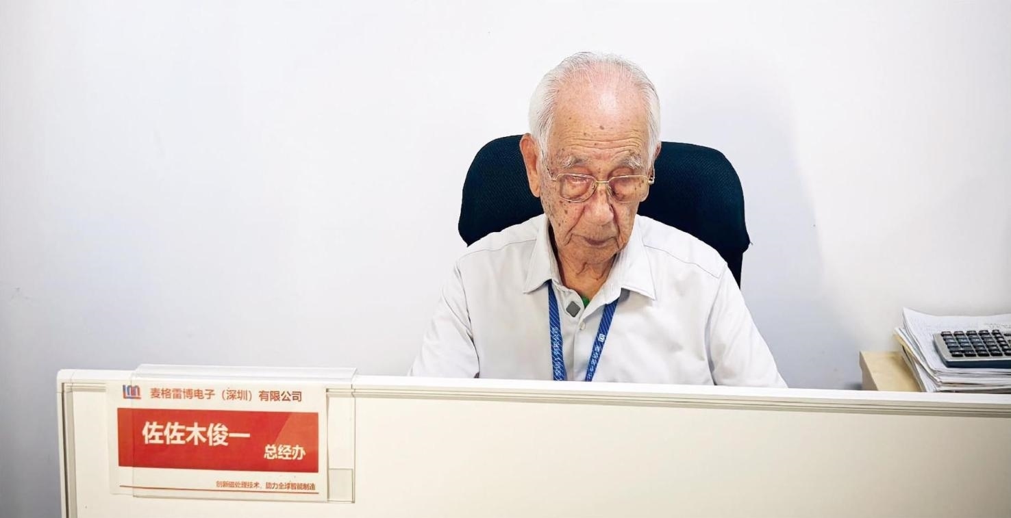 佐佐木俊一在工位上工作。（本刊記者 馮璐／攝）