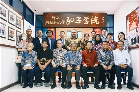 參會嘉賓合影。阿拉扎大學(xué)孔子學(xué)院供圖