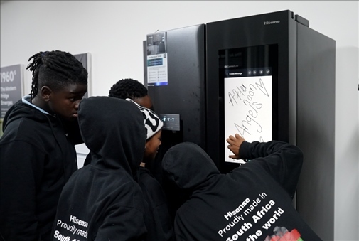 海信智能冰箱吸引南非人。海信南非公司供圖