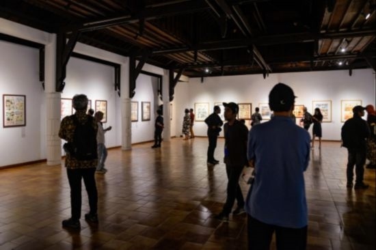 觀眾參觀“東盟-中國人文交流年”漫畫大賽展覽。記者 徐欽 攝