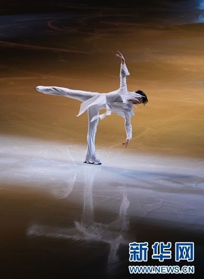 圖為羽生結(jié)弦在表演中。記者 錢錚 攝