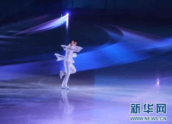 圖為羽生結(jié)弦在表演中。記者 錢錚 攝