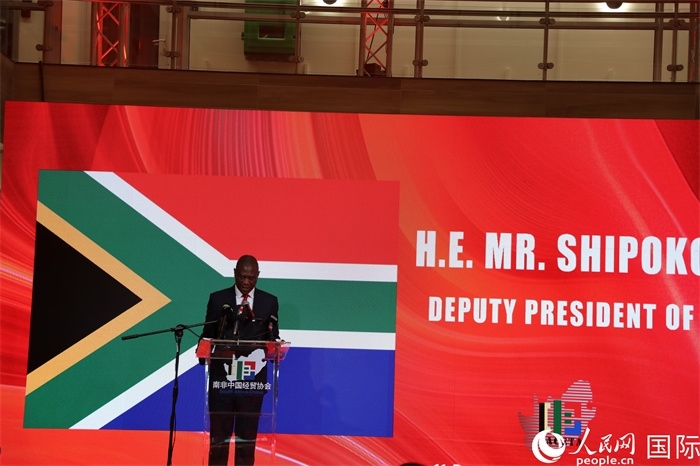 南非副總統(tǒng)馬沙蒂萊現(xiàn)場(chǎng)致辭。人民網(wǎng)記者 戴楷然攝