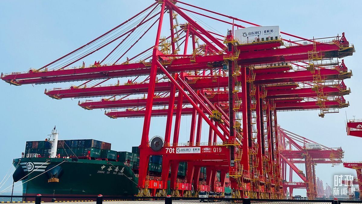 △山東日照港。（總臺(tái)央視記者范一鳴拍攝）