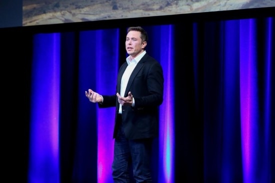  2017年9月29日，在澳大利亞阿德萊德，美國(guó)企業(yè)家埃隆·馬斯克在第68屆國(guó)際宇航大會(huì)閉幕式前做主旨演講。新華社發(fā)（閆寒?dāng)z）