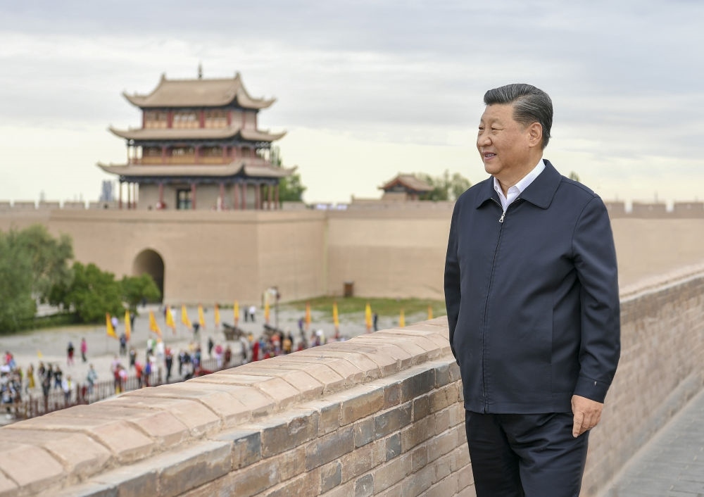 2019年8月20日上午，習近平總書記來到嘉峪關關城，登上城樓察看關城整體面貌，聽取河西走廊長城、關隘歷史文化情況介紹。新華社記者 謝環(huán)馳 攝