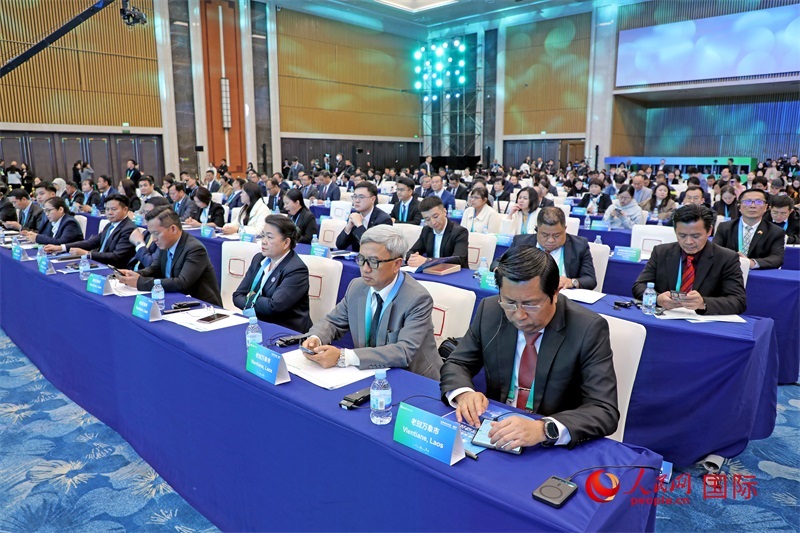 這是1月16日在南寧國際會展中心拍攝的“世界市長對話·南寧”活動現場。人民網記者 趙益普攝