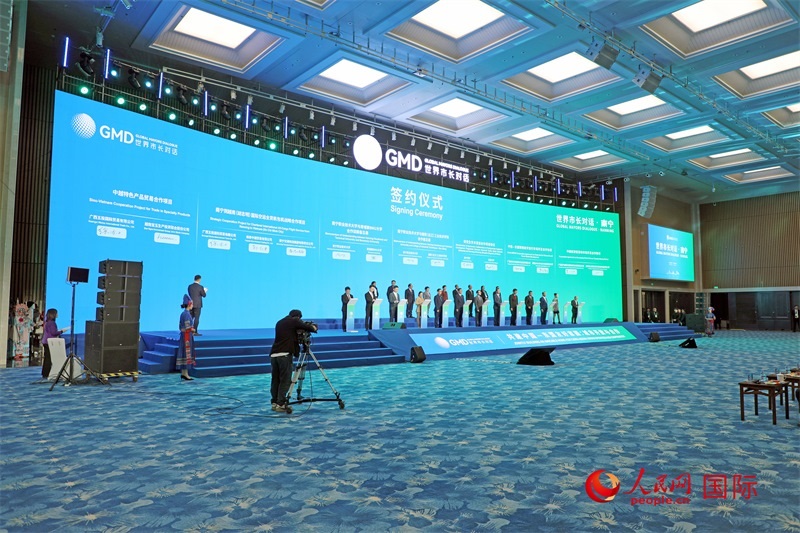 活動現場舉行的中國同東盟國家交流合作項目簽約。人民網記者趙益普攝