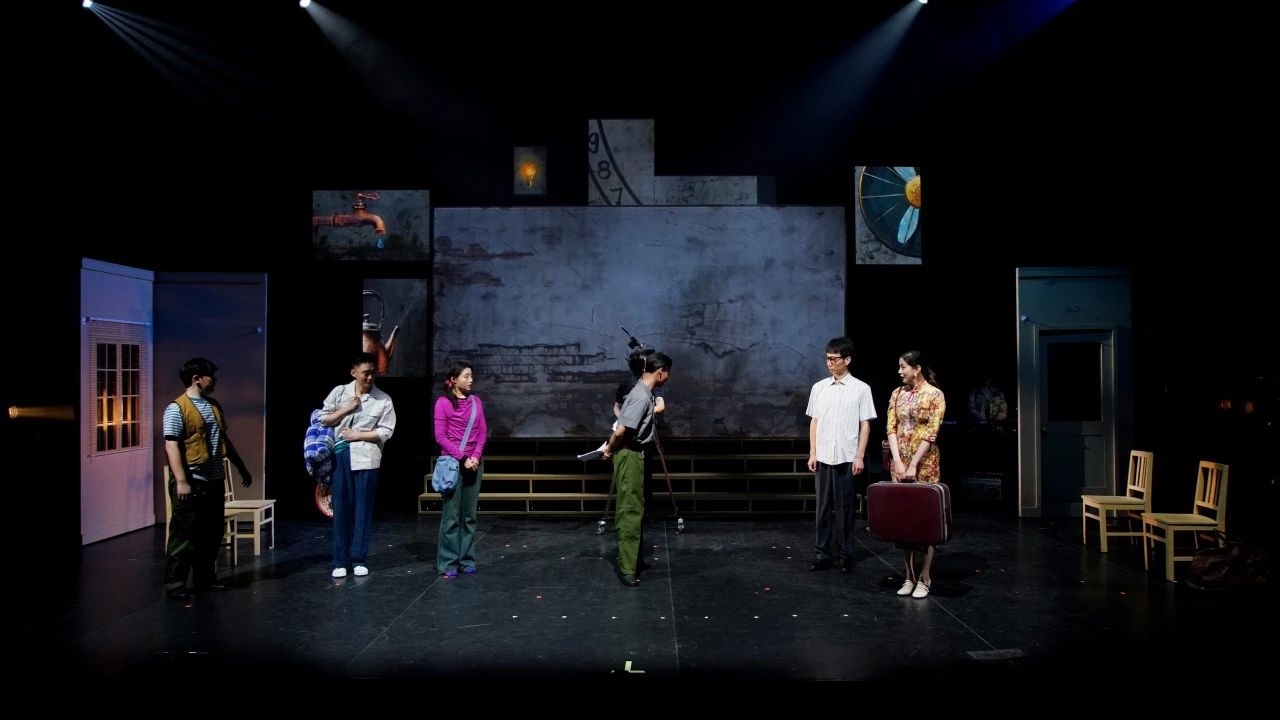 話劇《布吉出租屋》劇照。中國國家話劇院供圖