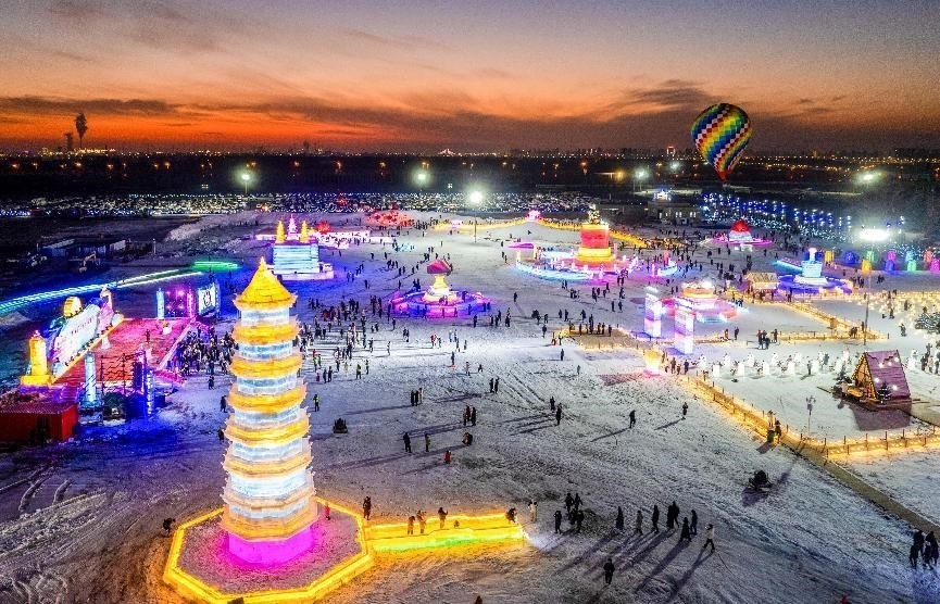 第四屆呼和浩特歡樂(lè)冰雪節(jié)活動(dòng)現(xiàn)場(chǎng)。丁根厚攝