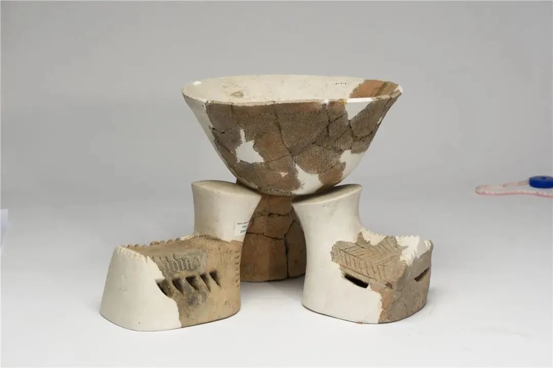 陶缽支座組合。國(guó)博供圖