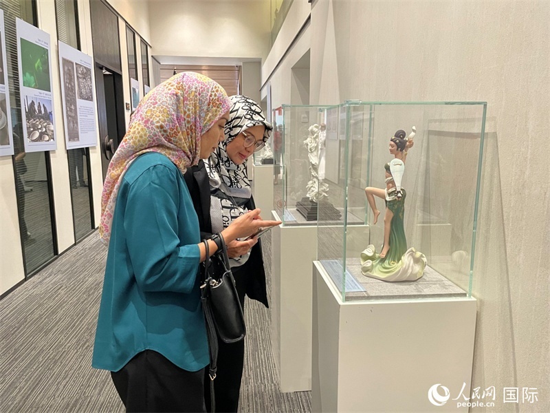 觀眾在參觀展覽。 人民網(wǎng)記者 劉慧攝
