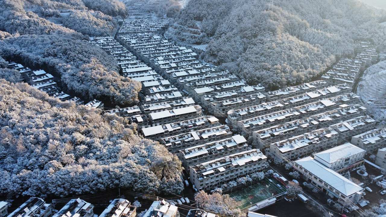 慶元縣濛洲街道同濟(jì)新村，雪后初霽。慶元縣融媒體中心 供圖