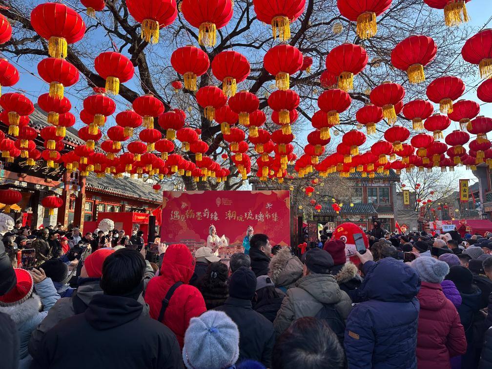 1月29日，市民游客在北京廠甸廟會感受濃濃年味。新華社記者 楊淑君 攝