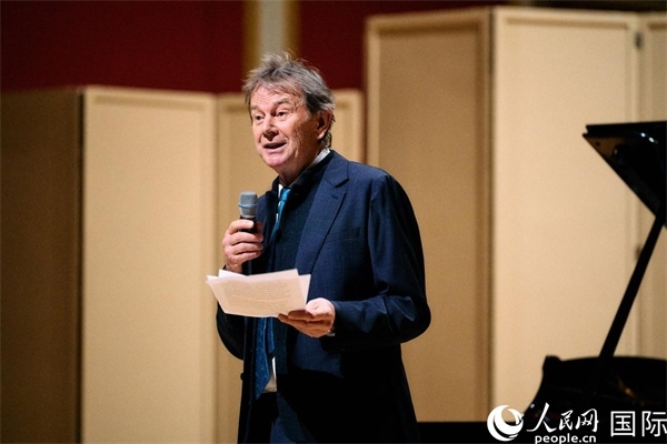 英中了解協(xié)會會長邁克爾·伍德致辭。 楊浩鵬攝