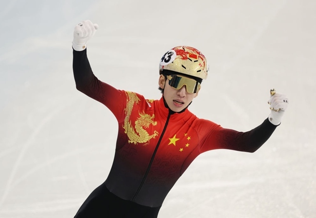 2月8日，林孝埈慶祝奪冠。新華社記者 黃偉 攝