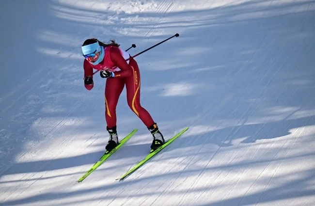 2月9日，中國(guó)隊(duì)選手巴亞尼·加林在比賽中。新華社記者 張龍攝