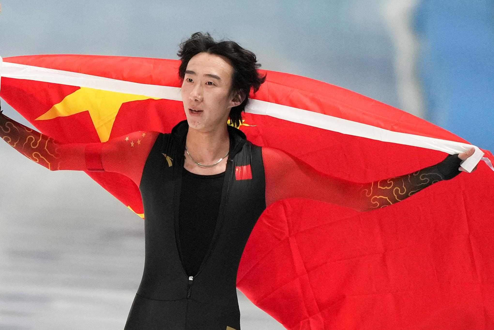 2月9日，吳宇慶祝奪冠。新華社記者 李一博 攝