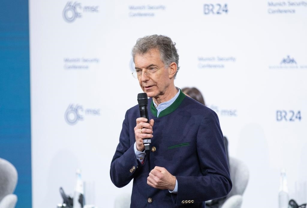 2024年2月18日，慕安會主席克里斯托夫·霍伊斯根在德國慕尼黑舉行的第60屆慕尼黑安全會議上發(fā)表閉幕致辭。新華社記者 張帆 攝