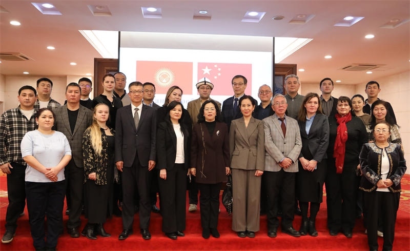 與會(huì)人員合影。中國駐吉爾吉斯斯坦使館供圖