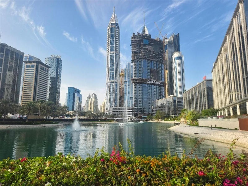 正在建設(shè)中的卡瓦利卡薩高層住宅項(xiàng)目（圖中有腳手架建筑）。 中建中東供圖 