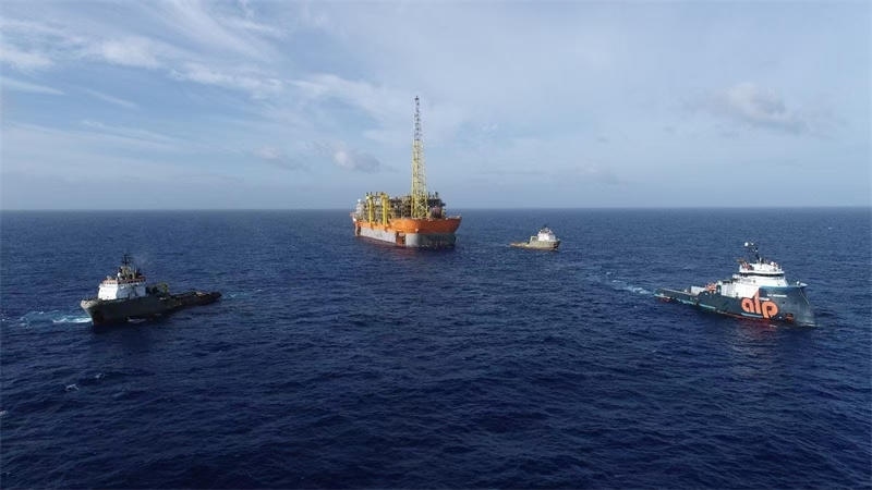 布濟烏斯七期項目浮式生產儲卸油裝置抵達油田區(qū)域。巴西國家石油公司供圖