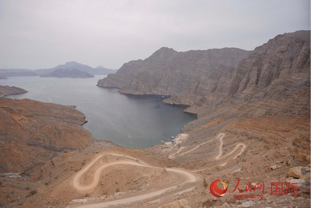 圖為阿曼北部穆桑代姆峽灣。人民網(wǎng) 塔里克·易卜拉欣攝
