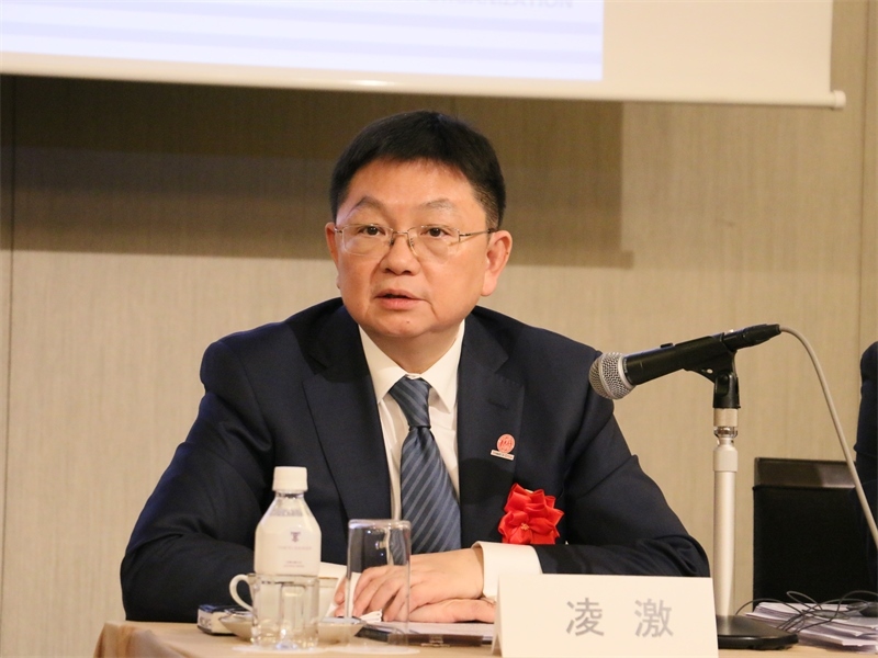 商務(wù)部副部長(zhǎng)兼國(guó)際貿(mào)易談判副代表凌激致辭。人民網(wǎng) 許可攝