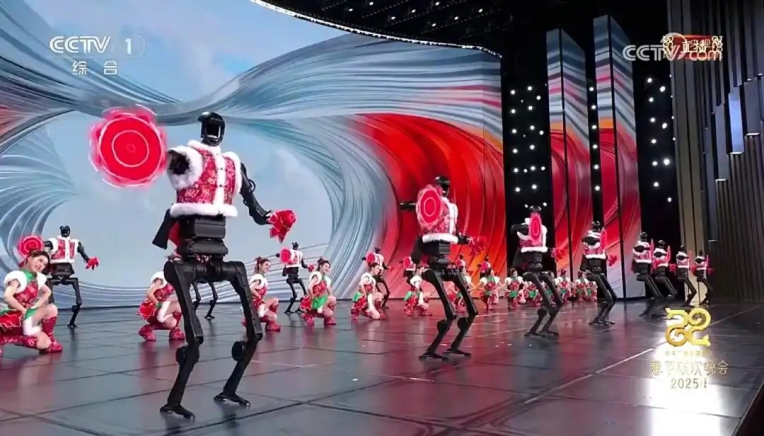 △今年春晚，宇樹科技人形機(jī)器人身穿東北特色的花棉襖扭秧歌，呈現(xiàn)出全新視覺效果。