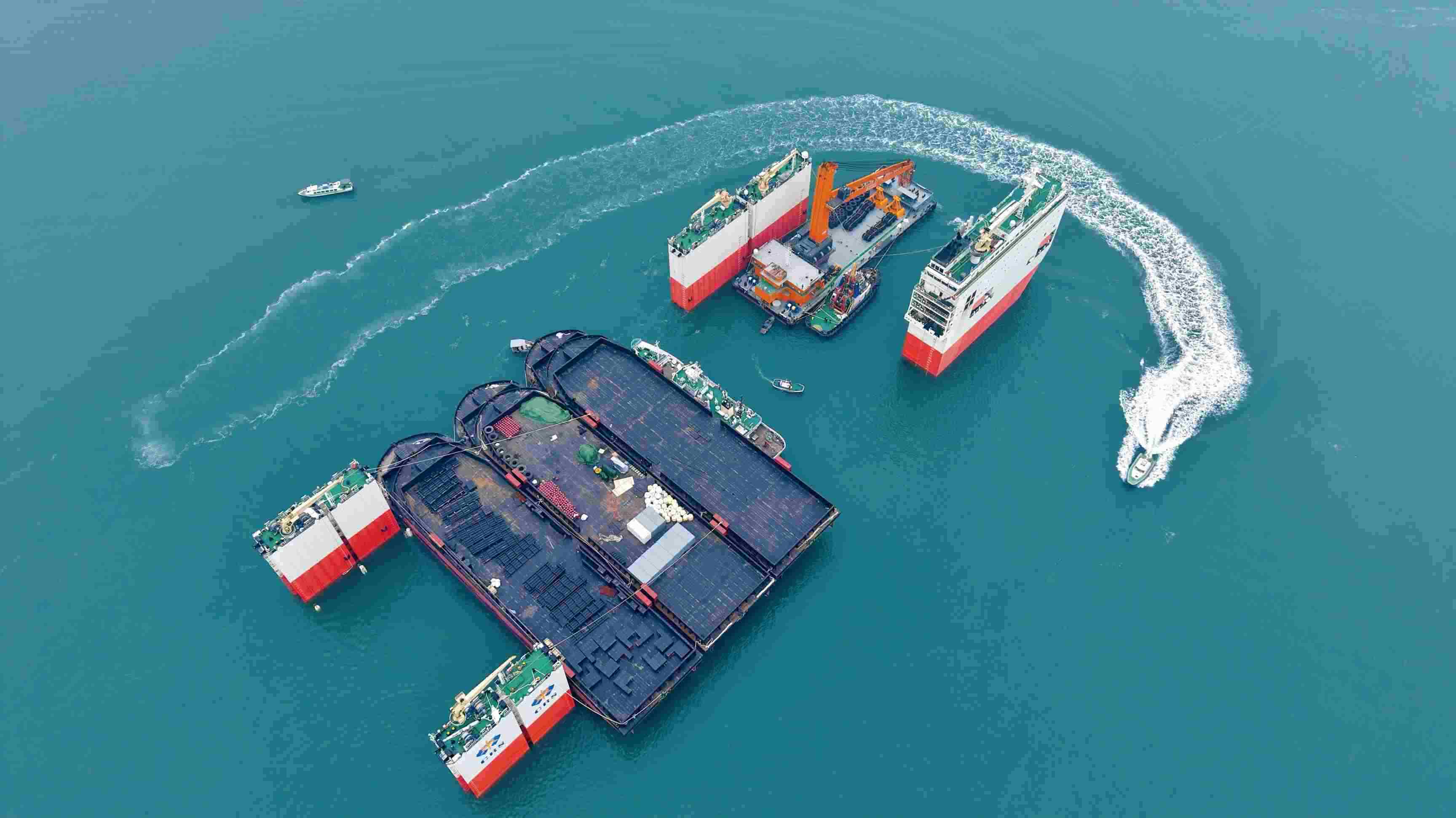 “華瑞龍”輪裝載13艘船舶前往幾內(nèi)亞。受訪方供圖