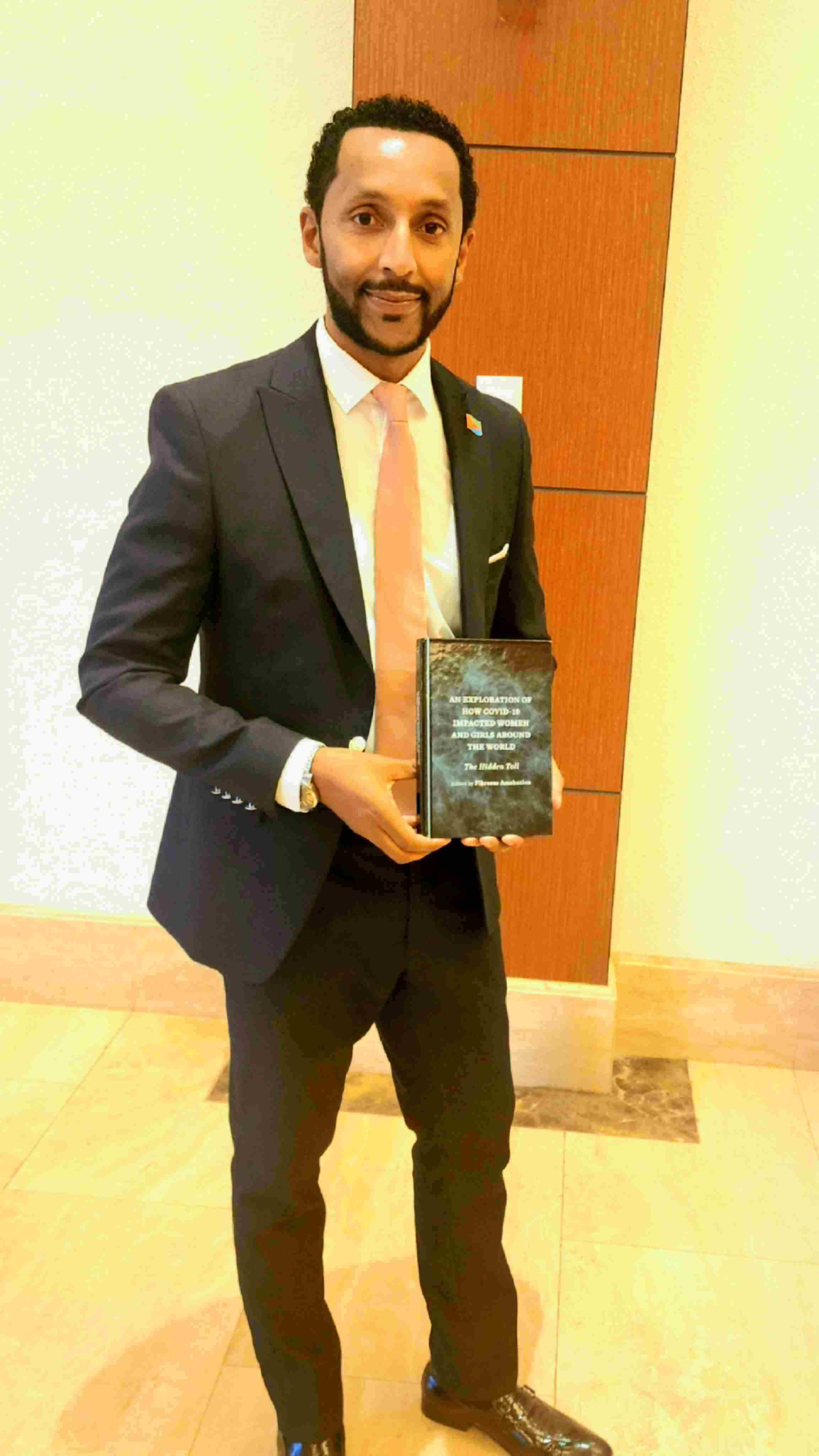 厄立特里亞戰(zhàn)略研究中心研究員、知名作家學(xué)者菲克雷耶蘇斯。圖片由受訪者提供