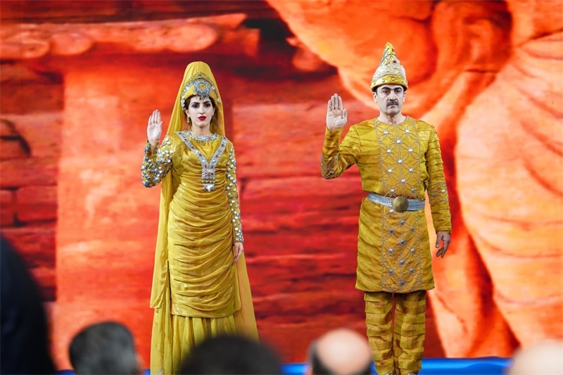 伊拉克時尚館舉辦的時裝展上，模特展示亞述時期服飾。伊拉克時尚館供圖