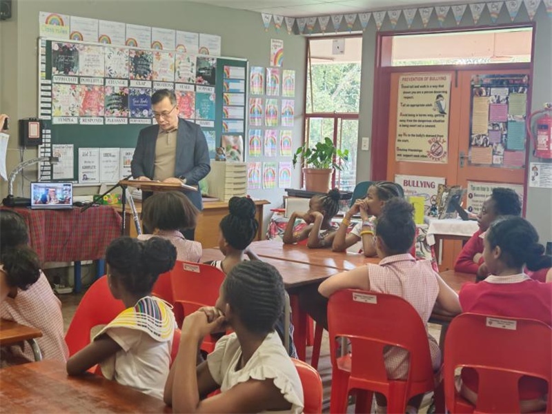 中國文化中心孔子課堂外方院長陸志雷博士發(fā)言。