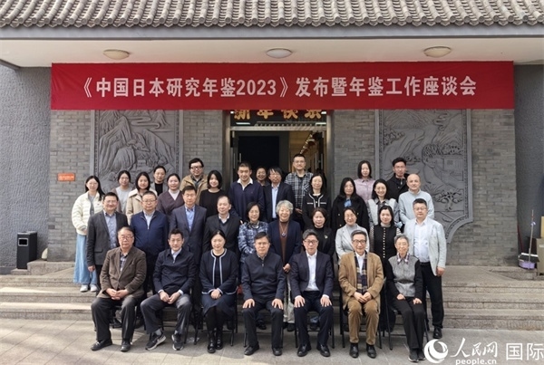 部分與會(huì)嘉賓合影留念。人民網(wǎng)記者 陳建軍攝