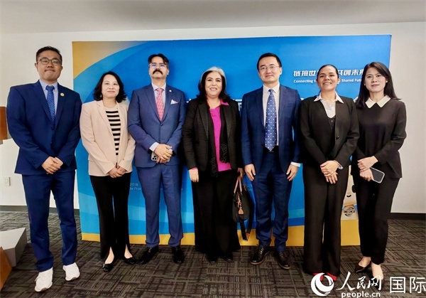 與會嘉賓合影。