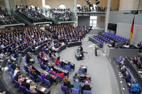 3月25日，在德國柏林，新一屆德國聯(lián)邦議院成立并召開首次全體會(huì)議。新華社記者 杜哲宇 攝