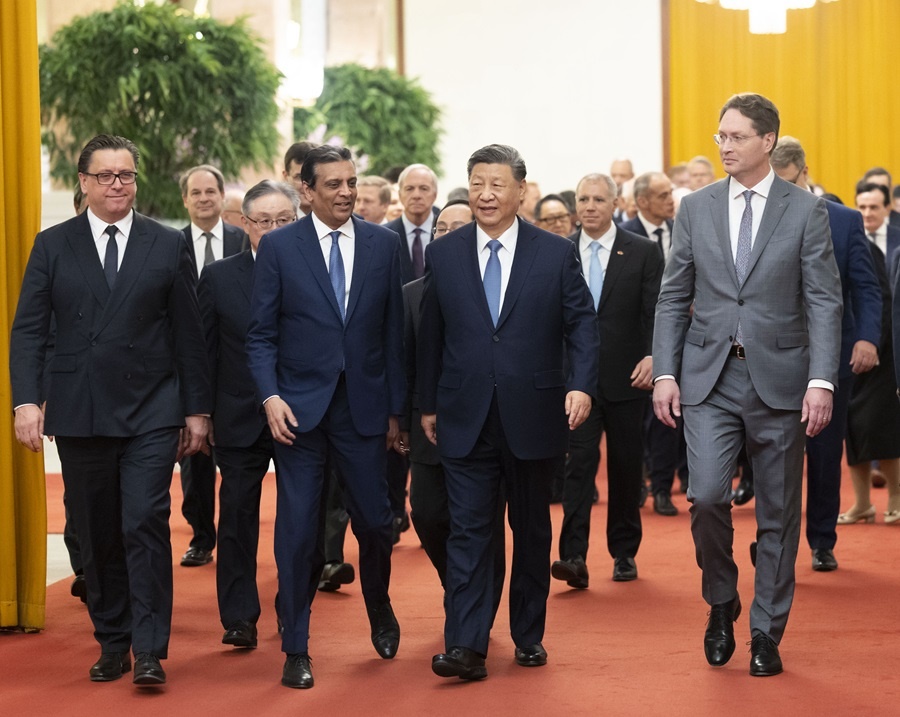 △3月28日上午，國家主席習近平在北京人民大會堂會見國際工商界代表。