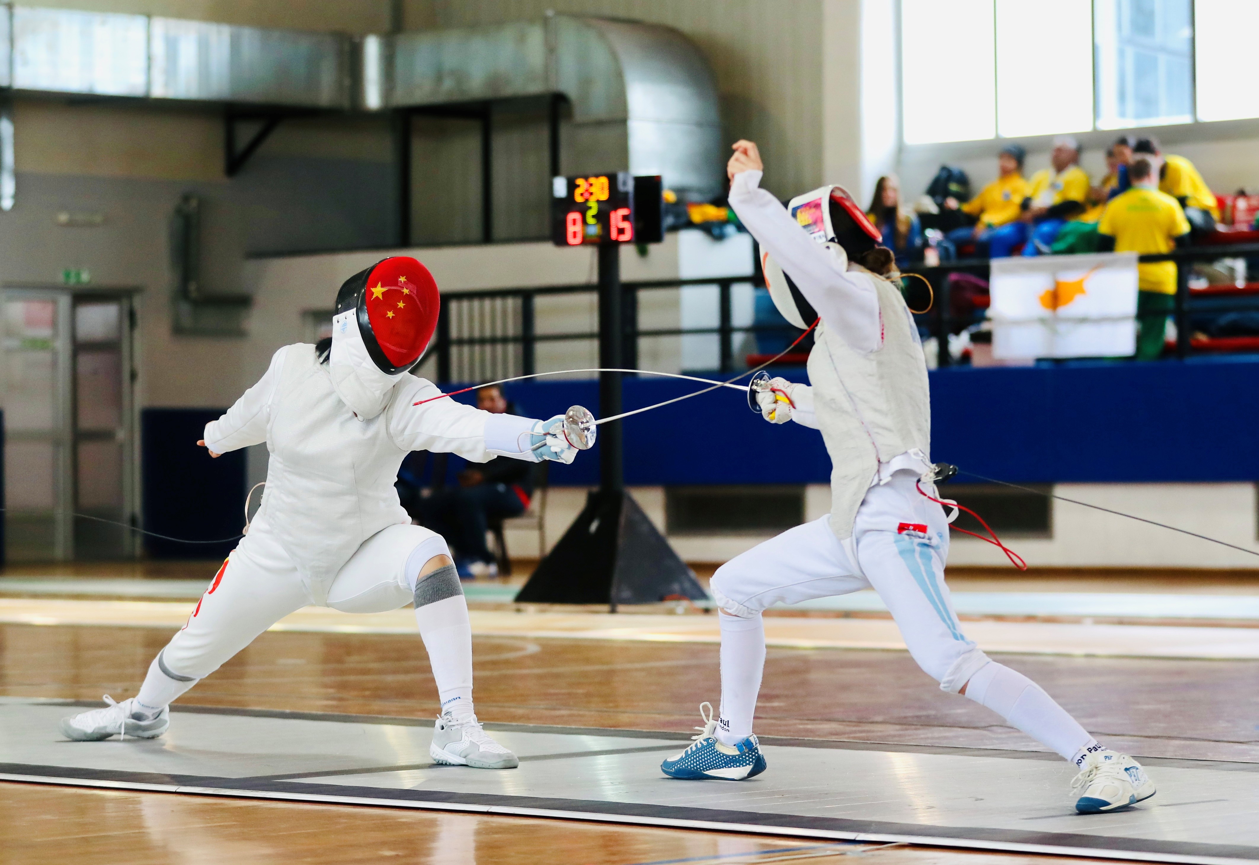 閔文珺（左）在比賽中。圖片來源：中國中學生體育代表團