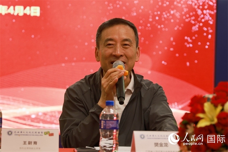 江蘇省人大常務(wù)委員會(huì)常務(wù)副主任樊金龍?jiān)谧剷?huì)上致辭。人民網(wǎng)記者 陳海琪攝