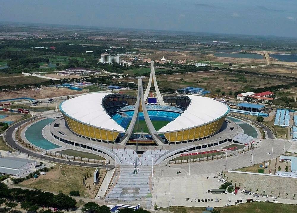 由中國援建的柬埔寨國家體育場項目于2021年12月18日正式啟用。