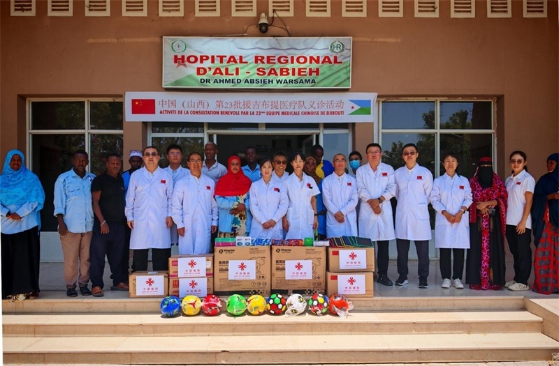 中國（山西）第23批援吉布提醫(yī)療隊(duì)在當(dāng)?shù)亻_展義診，并捐贈(zèng)一批急需藥品。中國（山西）第23批援吉布提醫(yī)療隊(duì)供圖