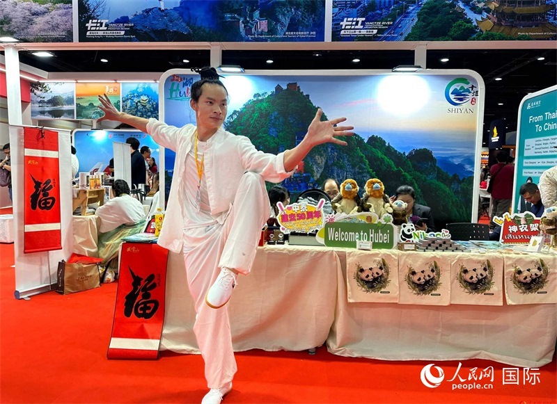 中國武當(dāng)功夫走進(jìn)東南亞，以精湛的武藝和飄逸的身姿詮釋中國武術(shù)的精髓。人民網(wǎng)記者 簡承淵攝