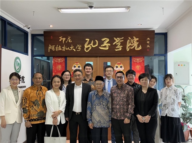 中國—東盟中心代表團訪問阿拉扎大學(xué)孔子學(xué)院?；顒又鬓k方供圖