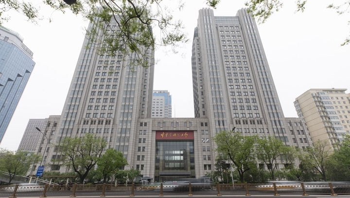 這是2025年4月21日在北京拍攝的中華全國(guó)總工會(huì)外景。新華社發(fā)（王鑫攝）