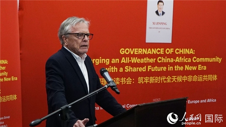 南非前駐日本、西班牙、馬達加斯加大使、浙江師范大學(xué)非洲研究院資深研究員赫特·赫羅布勒在讀書會上發(fā)言。人民網(wǎng) 劉暢攝