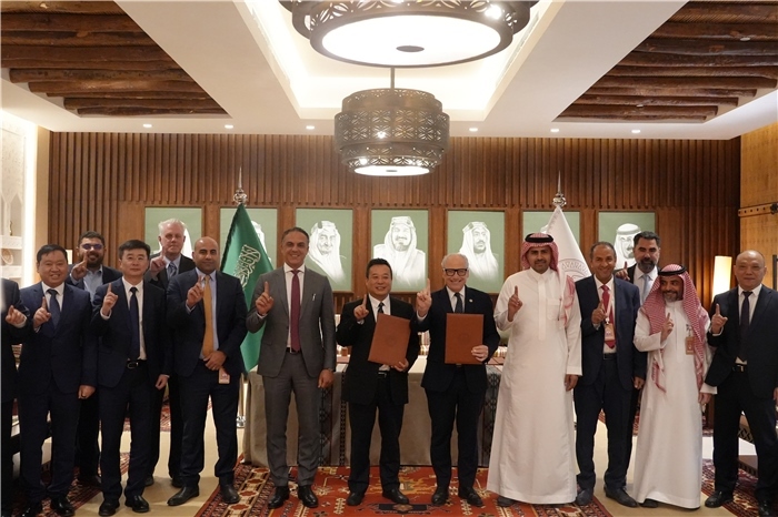 簽約合影。中國鐵建供圖