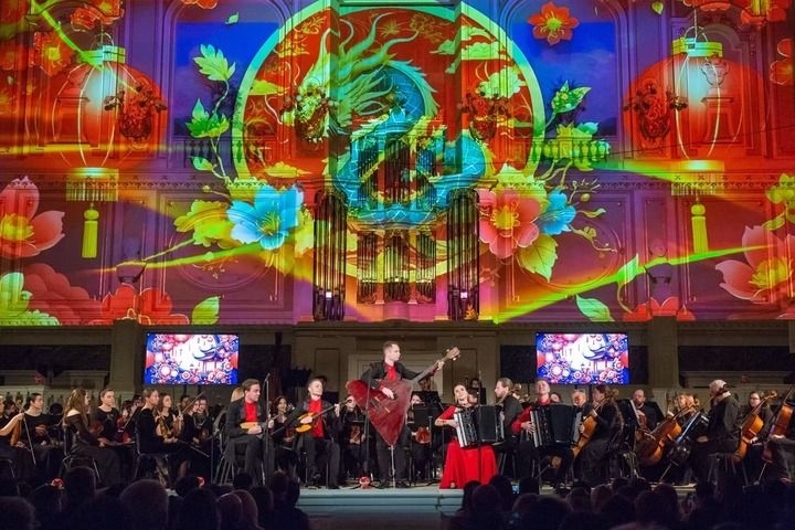 2025年2月6日，俄羅斯音樂家在圣彼得堡舉行的中俄新春音樂會上表演。新華社發(fā)（莫京娜 攝）