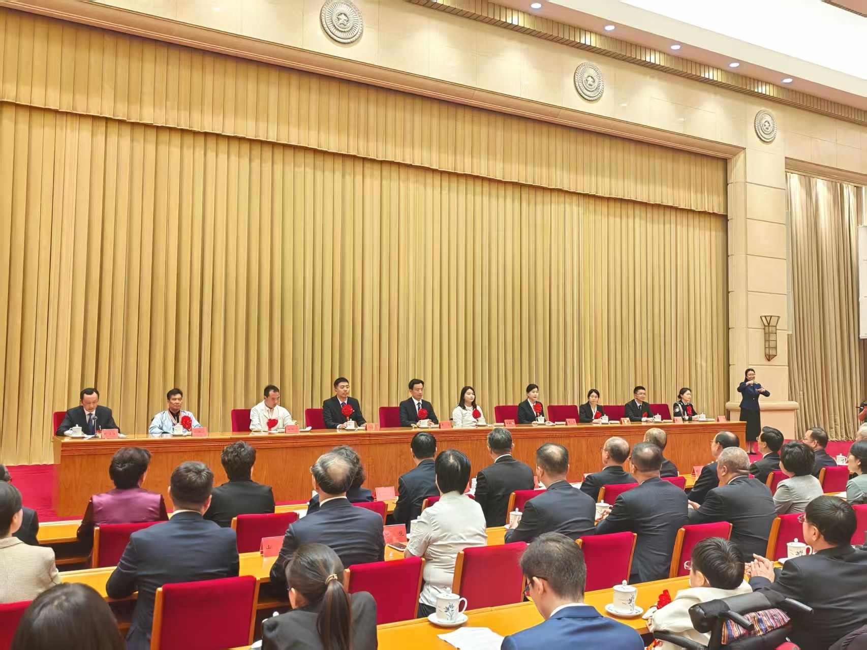 第七次全國(guó)自強(qiáng)模范暨助殘先進(jìn)事跡首場(chǎng)報(bào)告會(huì)現(xiàn)場(chǎng)。 人民網(wǎng)記者 王子鋒攝