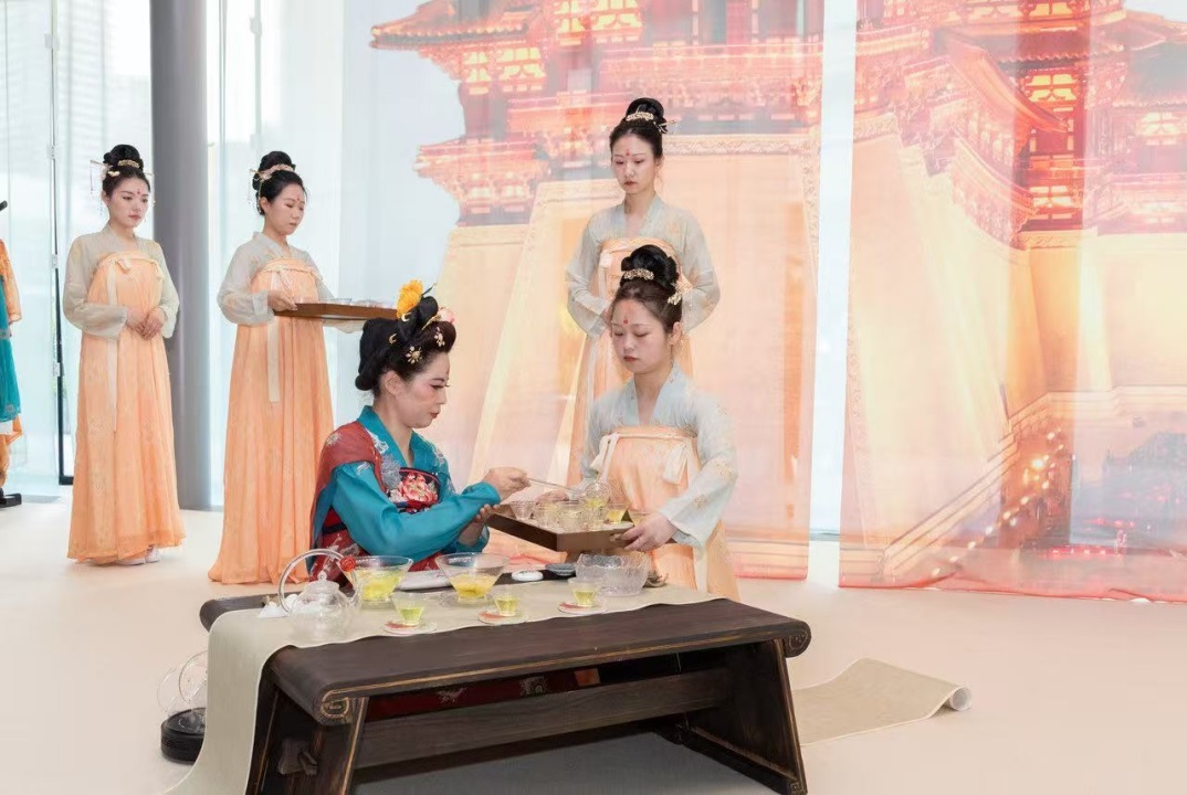 牡丹迎賓茶。中國(guó)駐大阪旅游辦事處供圖