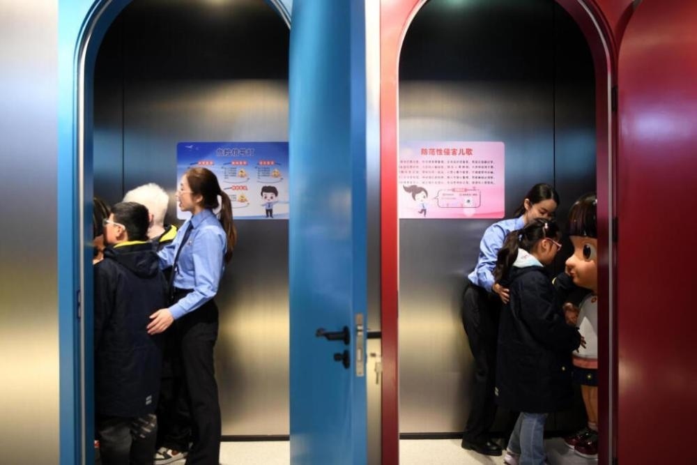 2025年4月2日，殘障兒童在無(wú)障礙青少年法治教育基地體驗(yàn)。